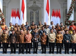 Reshuffle Menteri: Sri Mulyani-Luhut Jadi Sorotan