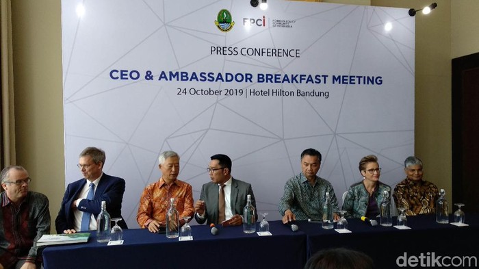 Incar Investor, Ridwan Kamil Terapkan Door to Door Marketing di Jabar