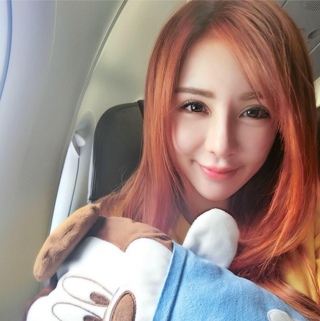 Tak seperti penumpang lainnya yang memahami bahwa toilet dilarang digunakan sebelum lepas landas dan mendarat, Sabee kembali meminta izin untuk menggunakan toilet. Pramugari sekali lagi dengan sopan mengingatkan Sabee dan penumpang lainnya untuk kembali ke tempat duduk mereka. Foto: Facebook