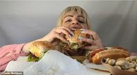 Mukbang Burger hingga Pizza, YouTuber Ini Klaim Gangguan Makannya Sembuh