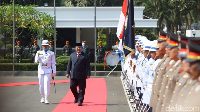 Kementerian Pertahanan melakukan serah-terima jabatan (sertijab) Menteri Pertahanan dari Ryamizard Ryacudu ke Prabowo Subianto.