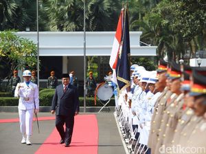 Video Gagahnya Upacara Militer Sambut Sertijab Menhan Prabowo