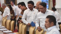Para menteri Kabinet Indonesia Maju nampak telah hadir di Istana Merdeka untuk menghadiri Sidang Kabinet Paripurna pertama bersama presiden dan wakil presiden.