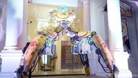 Bagian depan Galeri Nasional Indonesia dihiasi oleh karya seni robot ciptaan Dwiky KA.  Foto: Tia Agnes/ detikHOT