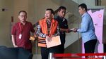 Senyum Tipis Iwa Karniwa Usai Diperiksa KPK