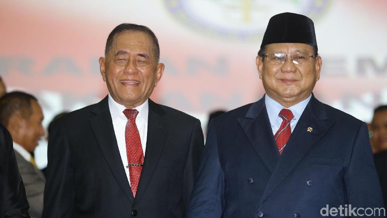Canda Menhan Prabowo: Ryamizard Tahu Semua Rahasia Saya, Jangan Dibuka, Pak Canda Menhan Prabowo: Ryamizard Tahu Semua Rahasia Saya, Jangan Dibuka, Pak