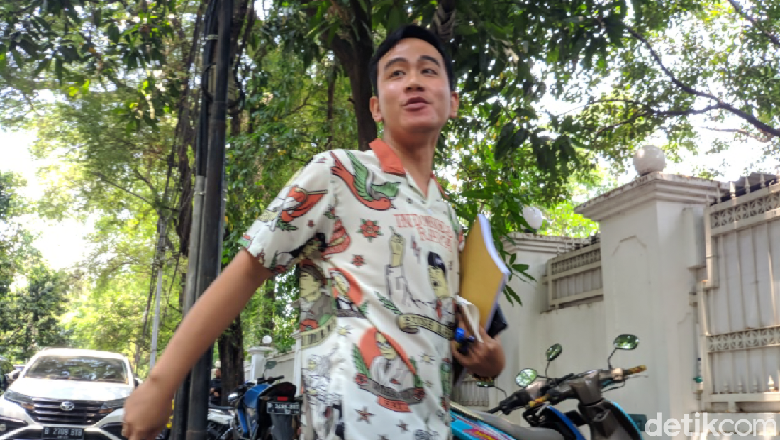 Bawa Buku, Gibran Rakabuming Temui Megawati di Teuku Umar Bawa Buku, Gibran Rakabuming Temui Megawati di Teuku Umar