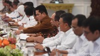 Jokowi mempersilakan para menterinya untuk berdebat dalam rapat. Dia pun siap mendengarkan. Namun, Jokowi enggan jika hal yang sudah diputuskan dalam rapat tersebut kemudian masih diperdebatkan di luar.