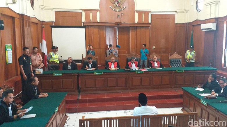 Gus Nur Divonis 1 Tahun 6 Bulan Penjara Gus Nur Divonis 1 Tahun 6 Bulan Penjara
