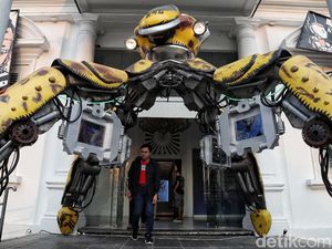 Robot X-SPIDER PUNX Mejeng di Galeri Nasional Indonesia