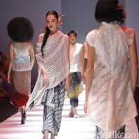 Obin meluncurkan koleksinya dalam fashion show bertajuk Rayuan Kain di Jakata Fashion Week 2020, Senayan City, Jakarta. Kamis [24/10/2019]. Foto: Rachman Haryanto/detikcom.
