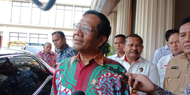 Mahfud Md: Orang Tak Akan Tertarik dengan Penjelasan Omnibus Law Mahfud Md: Orang Tak Akan Tertarik dengan Penjelasan Omnibus Law