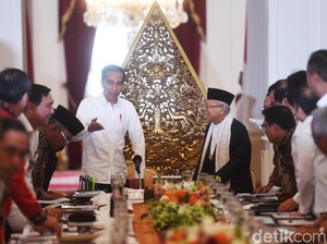 Jokowi Beri 1 Bulan untuk Menteri Kumpulkan Aturan Tumpang Tindih