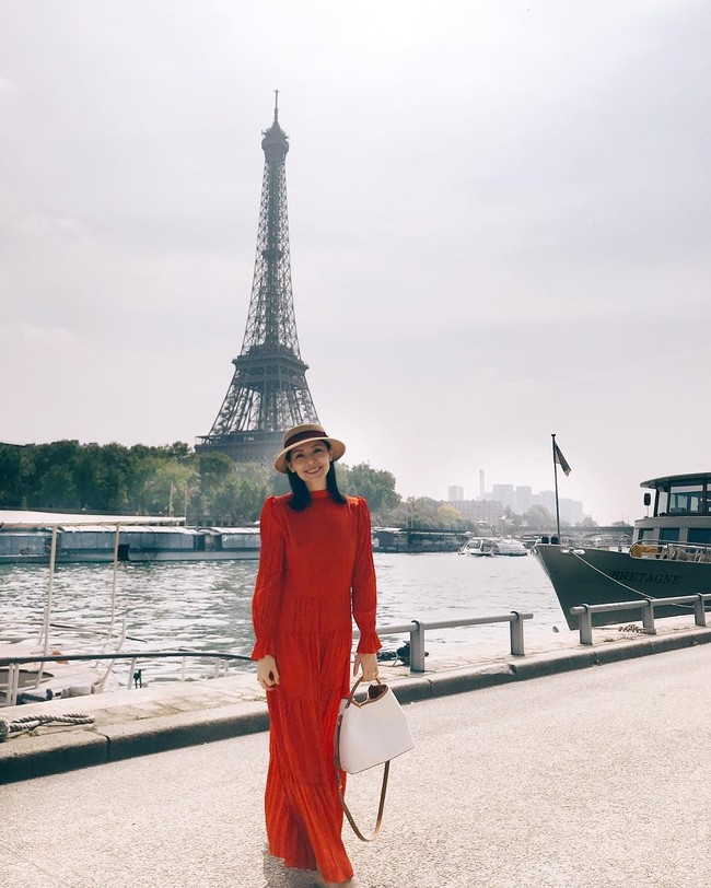 Sharon mengawali karier di dunia hiburan pada pertengahan era 90an. Wanita 44 tahun tersebut sempat membintangi sejumlah drama dan jadi host. Namun profesi ditinggalkan pada 2005 demi meneruskan pendidikan. Foto: Instagram @sharonau13