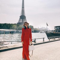 Sharon mengawali karier di dunia hiburan pada pertengahan era 90an. Wanita 44 tahun tersebut sempat membintangi sejumlah drama dan jadi host. Namun profesi ditinggalkan pada 2005 demi meneruskan pendidikan. Foto: Instagram @sharonau13