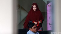 Imam Nahrawi ditetapkan KPK sebagai tersangka kasus dugaan suap terkait hibah KONI. Dia diduga menerima total suap Rp 26,5 miliar.