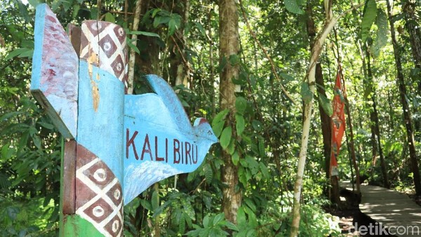 Papan penanda yang ada di area trekking, memastikan kalau pengunjung tak akan tersasar (Randy/detikcom) Papan penanda yang ada di area trekking, memastikan kalau pengunjung tak akan tersasar (Randy/detikcom)