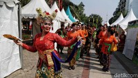 Pawai kenduri budaya digelar di Kantor Wali Kota Jakarta Utara, Kamis (24/10/2019).
