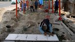 Melihat Pembangunan Lapak PKL di Jalan Cipinang Jaya