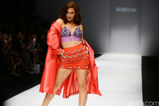 Karenina sendiri sangat menikmati momen comeback-nya ini. Dia mengunggah kembali Instagram Story orang-orang yang menampilkan video aksinya di panggung Jakarta Fashion Week 2020. Foto: Rachman Haryanto/Detikcom