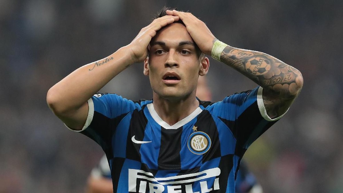 Legenda Inter Milan, Guiseppe Bergomi mengatakan La Beneamata akan rugi jika menukar Lautaro Martinez dengan Antoine Griezmann (Foto: Emilio Andreoli/Getty Images)
