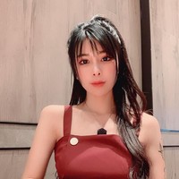 Runner up Miss Malaysia International ini pun menulis bahwa ketika ia pergi ke toilet, penumpang lain sudah di depannya dan keduanya harus menunggu beberapa saat sebelum Sabee bertanya kepada pramugari di dekatanya tentang apa yang sedang terjadi. Foto: Instagram @sabee996