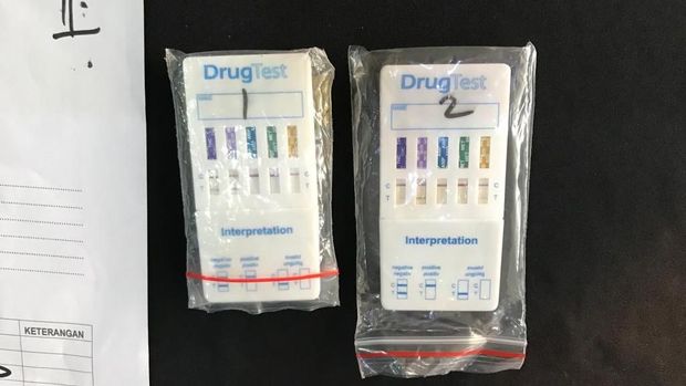 Hasil tes urine dinyatakan positif ampetamine dan metampetamine.