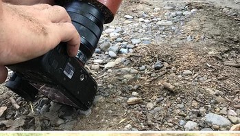 Bila tidak ada kotak sepatu, bisa menggunakan pot bunga. Foto: instagram.com/jordi.koalitic