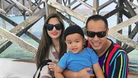 Ardi Bakrie pun juga memamerkan foto liburan bersamanya di Instagram. (ardibakrie/Instagram)