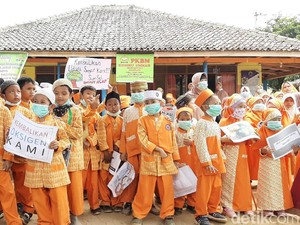 Siswa di Palembang Gelar Aksi Asap Kapan Berakhir?