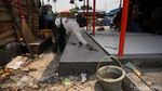 Melihat Pembangunan Lapak PKL di Jalan Cipinang Jaya