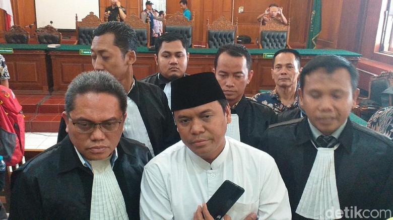 Tak Terima Divonis 1 Tahun 6 Bulan Penjara dan Tak Ditahan, Gus Nur Banding Tak Terima Divonis 1 Tahun 6 Bulan Penjara dan Tak Ditahan, Gus Nur Banding