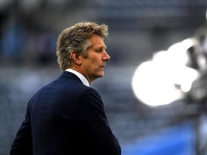 Maaf MU, Van der Sar Masih Sibuk dengan Ajax