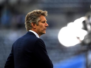 Maaf MU, Van der Sar Masih Sibuk dengan Ajax