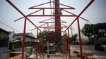 Melihat Pembangunan Lapak PKL di Jalan Cipinang Jaya
