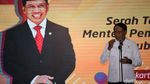 Senyum Cerah Zainudin Amali Saat Sertijab Menpora