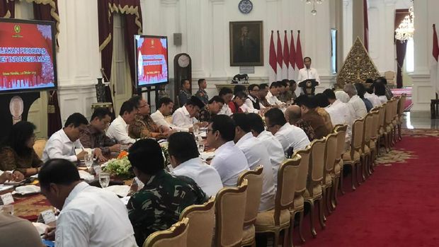 Buka Sidkab Pertama, Jokowi: Tak Ada Visi Menteri! 