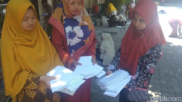Ratusan siswa SMP Muhammadiyah 1 Alternatif (Mutual) Kota Magelang tulis surat untuk Mendikbud Nadiem Makarim.