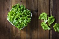 Cara Cuci Selada dan Sayuran Hijau untuk Salad