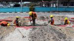 Intip Pemasangan Kabel Listrik Bawah Tanah di Natuna