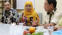 Saat diskusi di acara yang berbeda, tampak aneka buah-buahan dan secangkir minuman disuguhkan untuk Zainudin Amali. Foto: Istimewa