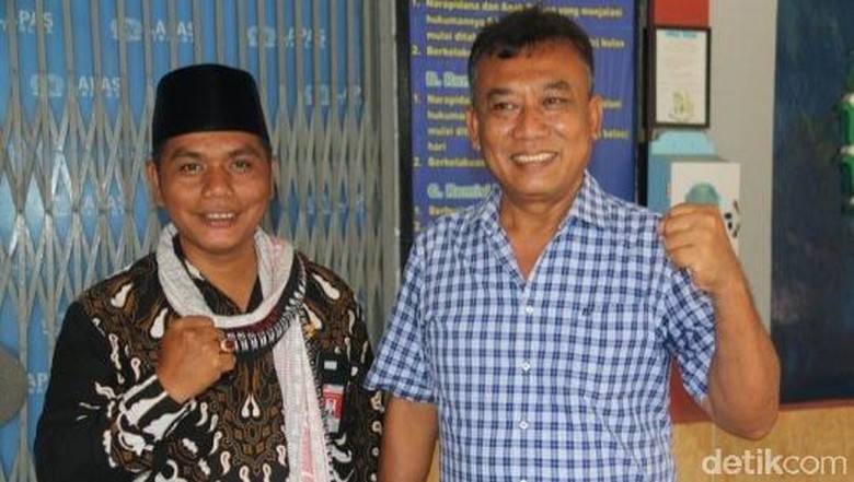 Divonis Bebas di Kasus Illegal Logging, Eks Cabup Tapteng Keluar dari Lapas Divonis Bebas di Kasus Illegal Logging, Eks Cabup Tapteng Keluar dari Lapas