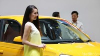 Dalam pantauan detikcom di Tokyo Motor Show, kostum para usher di sana tidak ada lagi yang aneh-aneh, elegan dan layaknya seorang model kelas atas.