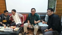 reservasi sebuah tulisan yang dipasang di meja makan yang sedang ditempati oleh Zainudin Amali. Foto: Istimewa