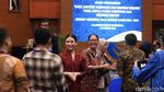 Potret Perdana Wakil Menteri Angela Tanoe di Kantornya