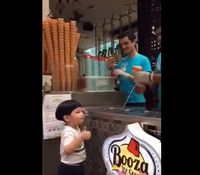 Kocak! Ini 5 Reaksi Bocah Saat Dijahili Penjual Es Krim Turki