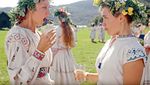 Barisan Makanan Keren yang Tampil di Dalam Film Horror Midsommar