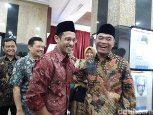 Nadiem dan Muhadjir Salat Jumat Bareng di Masjid Kemendikbud
