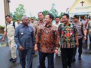 Tiba di Timika, Mendagri Tito Langsung Gelar Pertemuan Tertutup