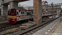 7 jalur akan dioperasikan untuk perjalanan KRL, sedangkan 2 jalur dioperasikan untuk perjalanan kereta bandara.